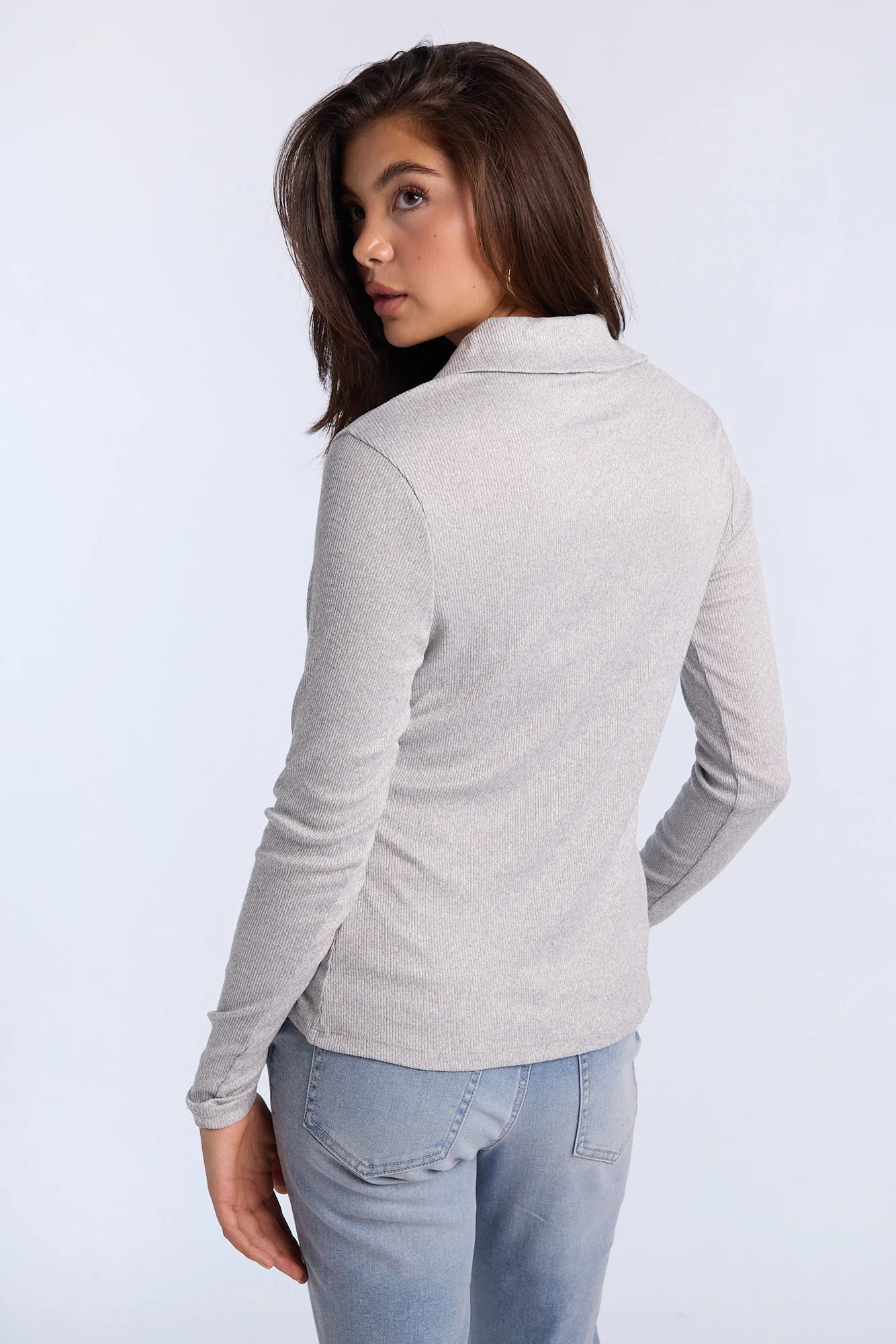 Haut polo à manches longues boutonné à l'avant – Image 3